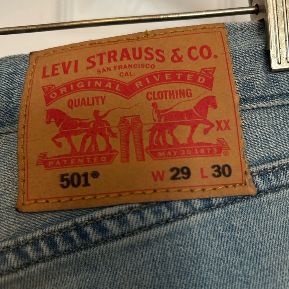 Button fly Levi’s 501- Never worn. Removed tags. Perfect condition! - Picture 5 of 9